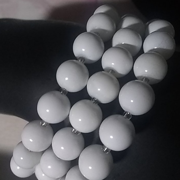 ✴️vtg white beads set - Picture 3 of 7